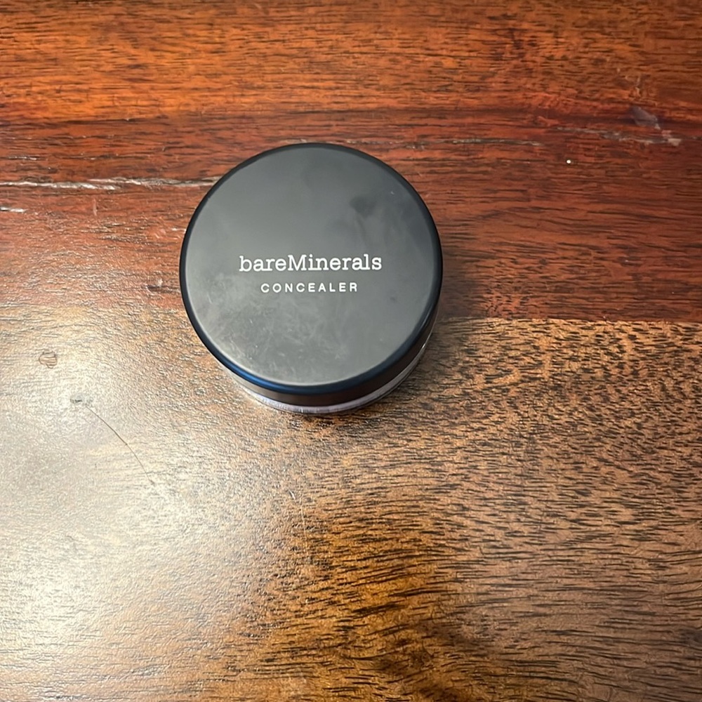 NWT!  bareMinerals Concealer.  Summer Bisque.  SPF 20.